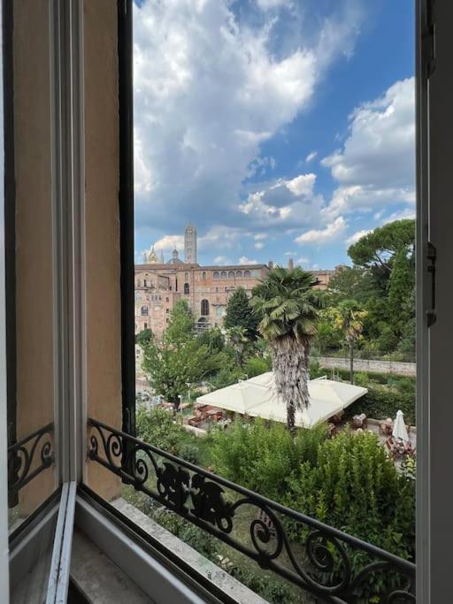 Appartamento A Due Passi Dal Duomo Сиена Экстерьер фото